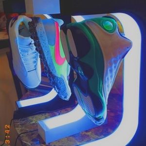 COPY - Levitating shoe stands